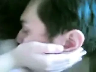 eda kena hisap tetek