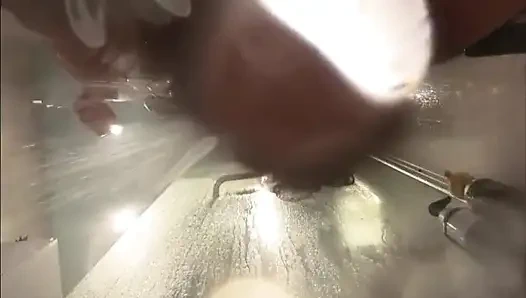 Webcam unter dem bad im stiefschwestern. Feuchte muschi nach dem sex mit freund