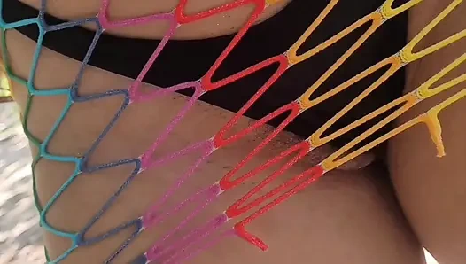 Istri eksibisianis dengan cameltoe