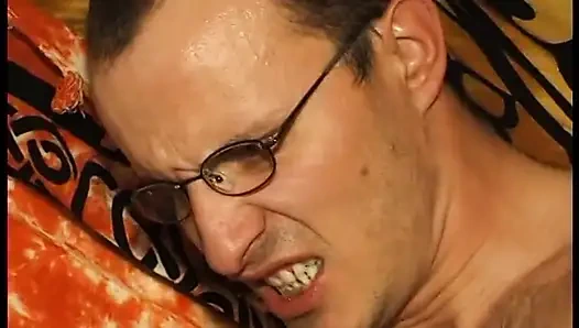 Очень сексуальную бабушку в чулках трахают и кончают на лицо