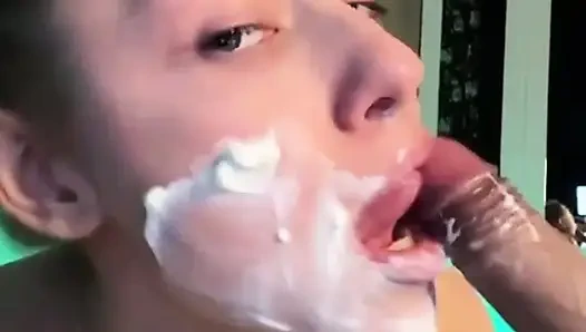Sexy blowjob mit viel sahne