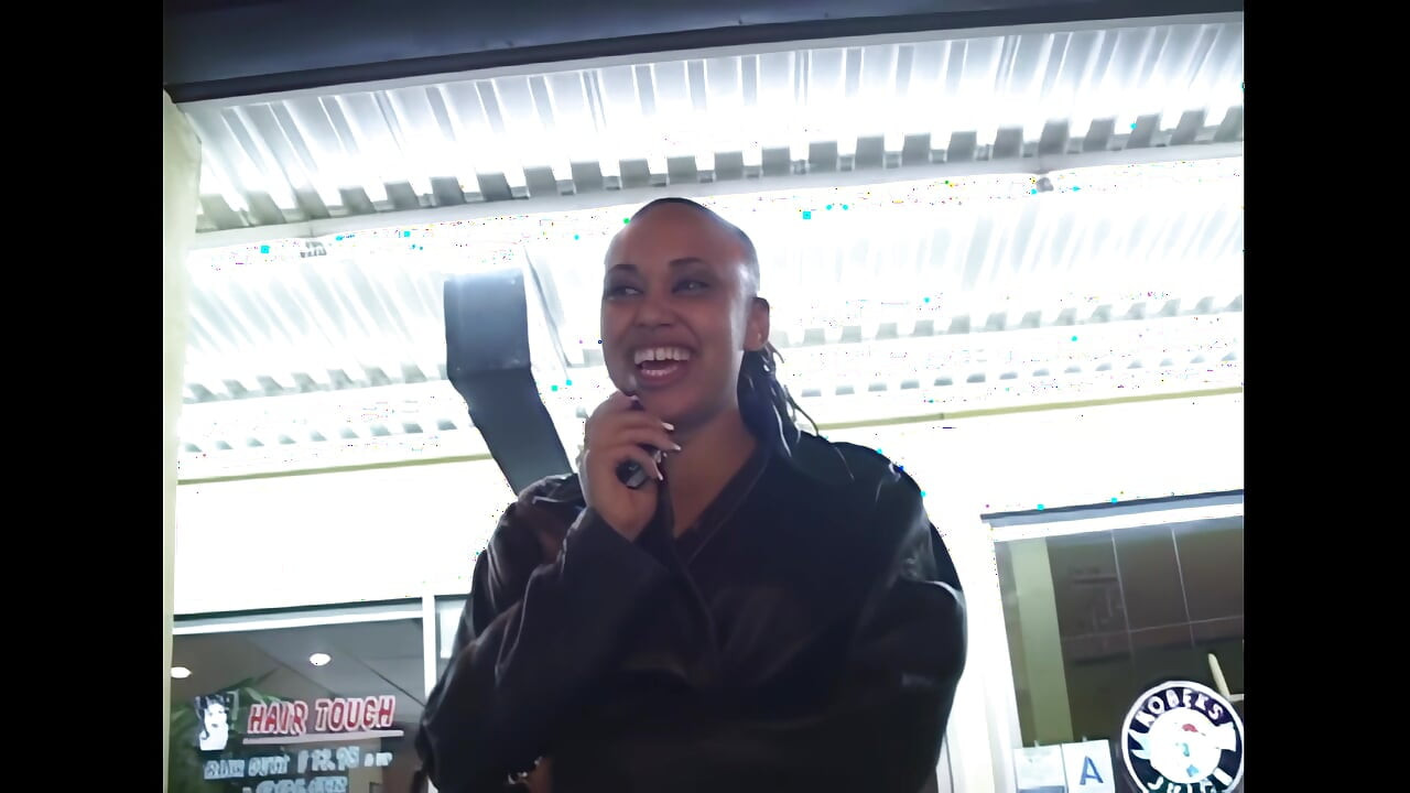 Mone Divine: Интимное единение ублюдков выделяется