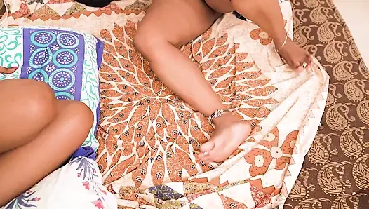 SUAMI TAMPAN YANG SEKSI NGENTOT DUA ISTRINYA BARENG-BARENG, KISAH SEKS THREESOME HARDCORE