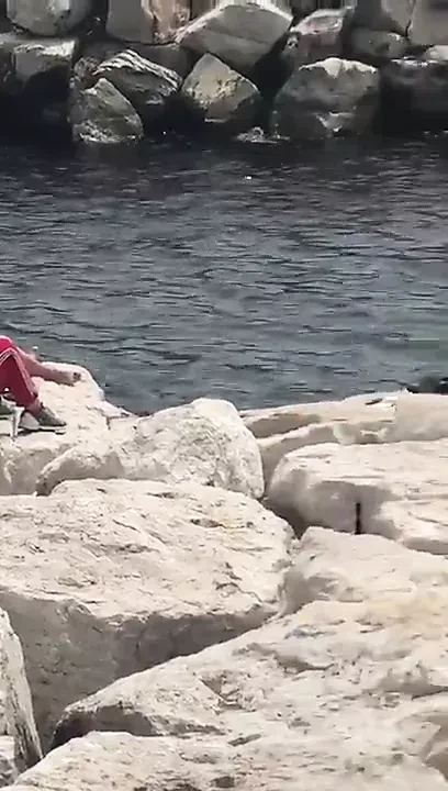 Deda samo provjerava dal jos radi oprema