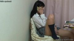 Japans schoolmeisje Yurina telefoontje masturbatie
