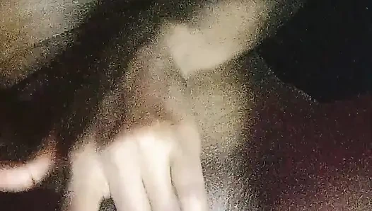 Murid sange ini lagi asik fingering memeknya yang aduhai