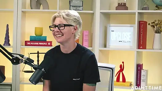 Khloe kingsley: muncrat di depan kamera & bendera merah