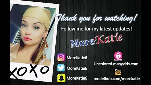 Teen spielt mit muschi, großer dildo