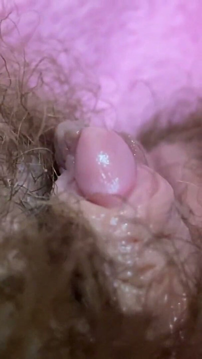 ORGASME BESAR MEMEK BERBULU KLIT BESAR AMATIR | Clip 1