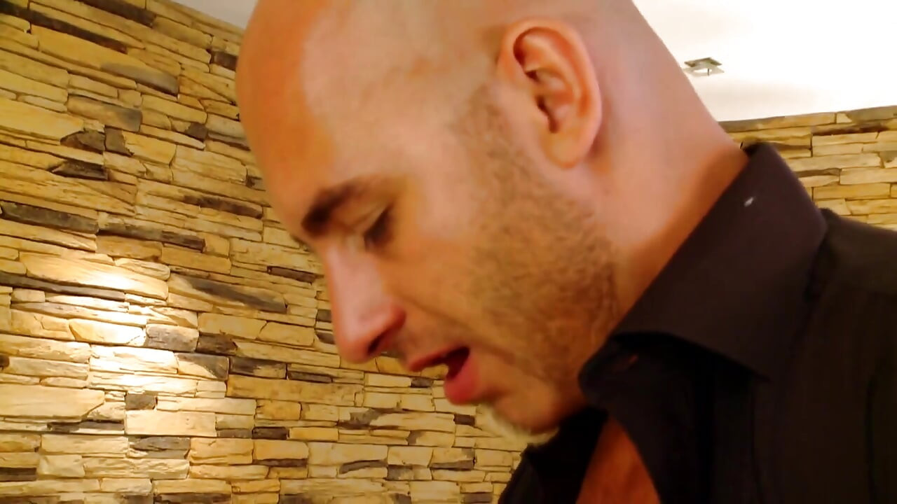 Nena rubia caliente disfruta de una buena follada dura