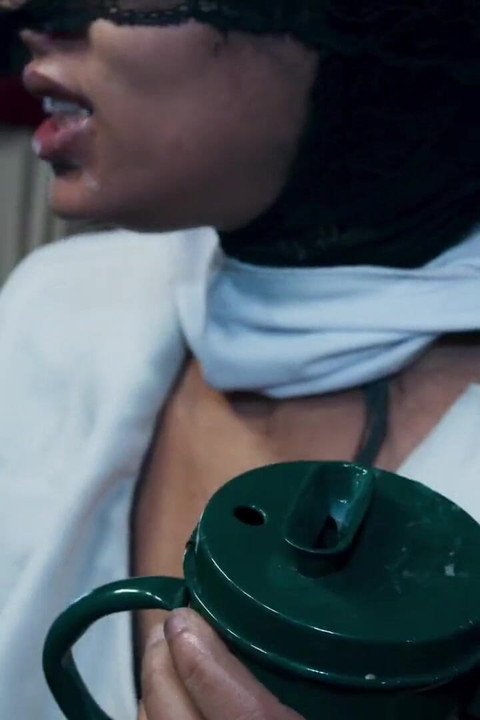 Seorang biarawati datang untuk mengumpul air mani!