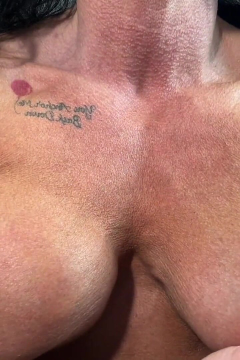 Tillbedja mina muskler och armhålor POV Privat session fantasi