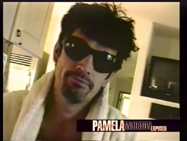 Pamela Anderson exposta em sedução de iate selvagem