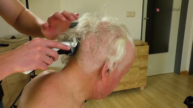 Clip 82O-a Shaving The Old Private - Sale: $6
