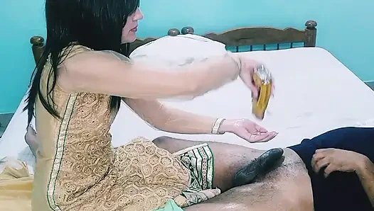 Сногсшибательная шлюшка обожает соблазнять мужчину с большим черным членом