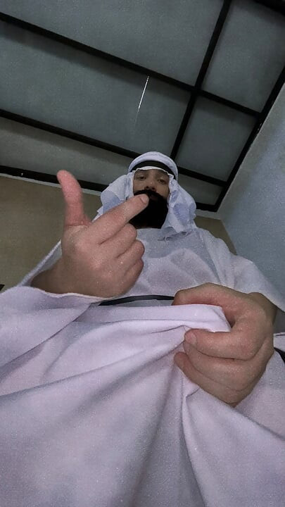 FOREIGN ARAB LORD FUCKS HIS SUBMISSIVE LATINO'S MOUTH