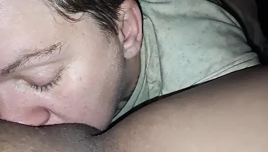 Eating my girl friend pussy til she nut in my mouth