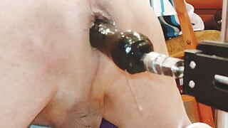 Meri gand ko nasht kar do, chudaee mashin aur bare dildo ke lie.