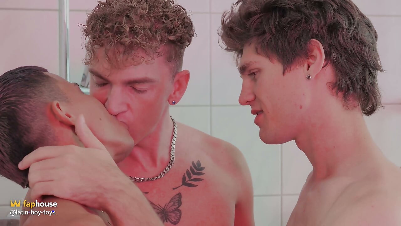 Jordan Fox, Maxxx Quiros, Caruso Rainbow, Josh Tyler, Chris_83_m & Seb Cadar - Military Shower Orgy