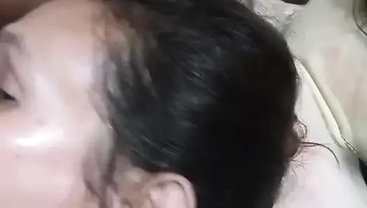 bermain 69 saat dia blojob dan menghadap ke kamera.