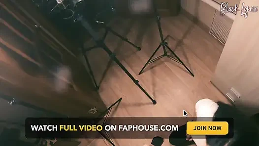 Kameraman ve aktör aynı anda - bakış açısı - kamera arkası