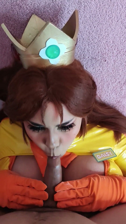 Cosplay yaparken sikini emiyorum ta ki boşalana kadar | Klip 1