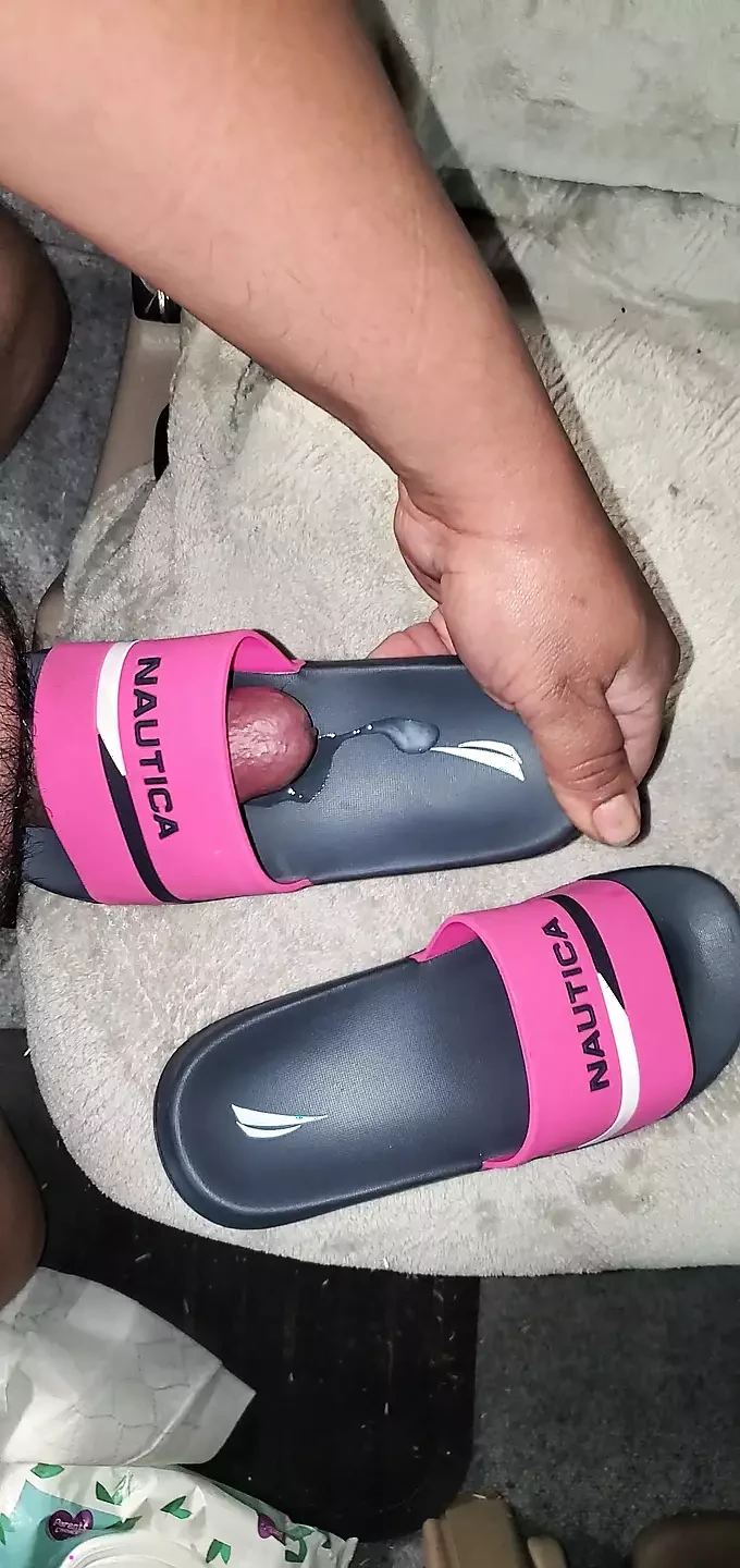 mechanic found flipflops in soccer mom minivan