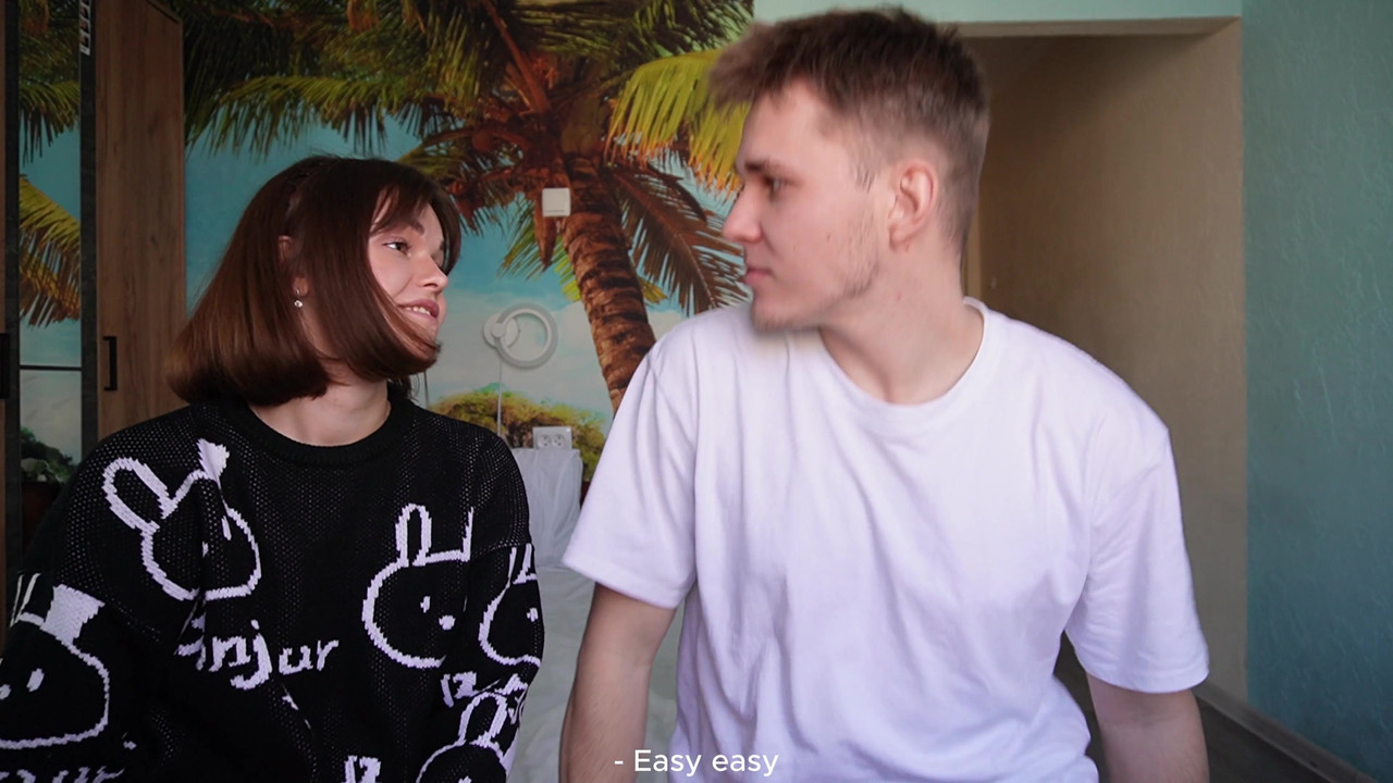 流行的在线游戏在视频博客期间变成继兄弟和继妹之间的性爱