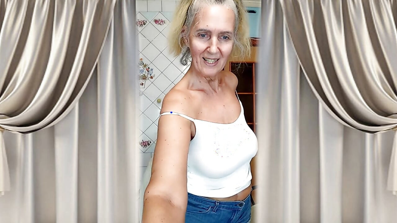 Cheerful, curvy housewife Lukerya flirts with admirers in the kitchen.