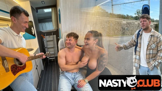 Nasty club - si semok jennifer mendez lagi asik ngentot sama pemain gitar yang lagi digantung