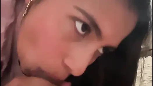 Красивая Индийская Женщина С Красивым Лицом Сосёт Член, А Потом Её Трахают, У Неё Впечатляюще Большая Попка