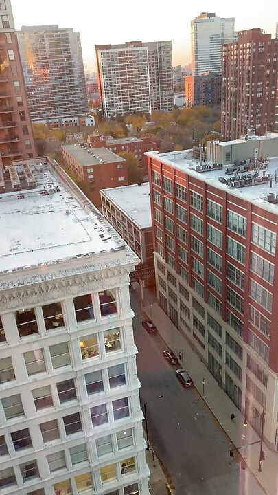 ¡Le llené el coño de leche en el centro de Chicago!