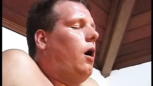 Bu Almanya'dan amatör bir hatun domalıyor ve sikiliyor