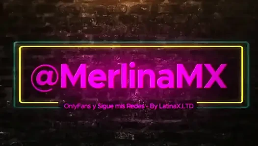 Merlinamx - büyük göğüslü kadın orgazm olana ve odasında göğüslerine dokunana kadar mastürbasyon yapıyor