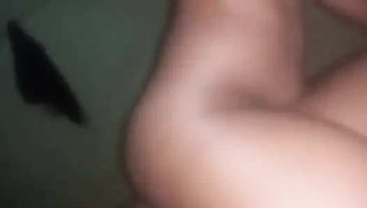 Binerken ve sikini öğüterken 2 orgazm ve sert arkadan çekimler