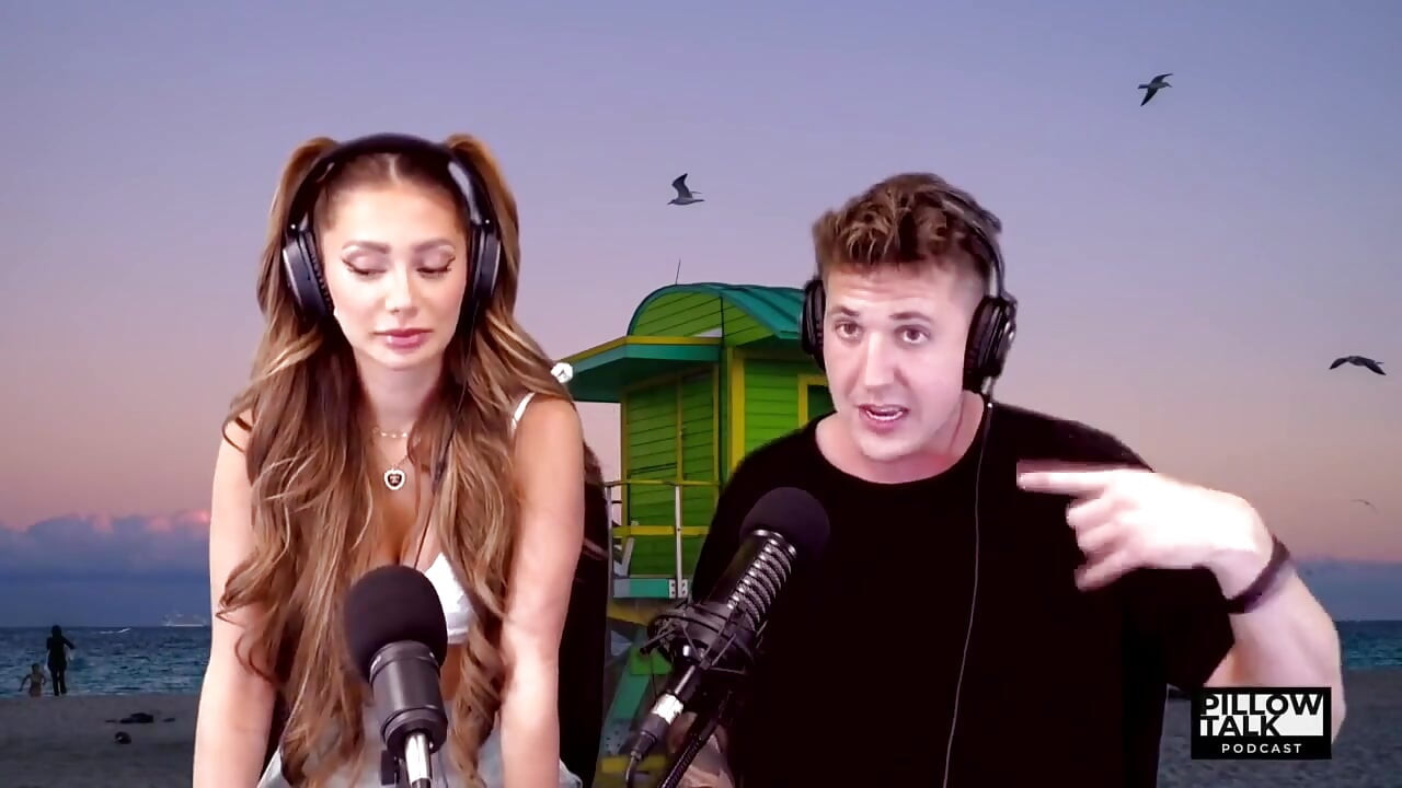 Violet Benson devine reală featuring co-gazdă Francesca Farago
