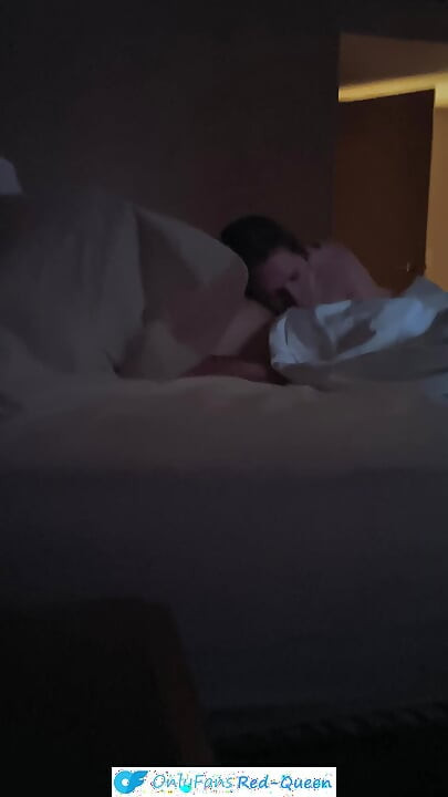 Cuckqueen Nights - 침대에서 남편을 다시 찾기 위해 깨어난 POV - 진짜 바람난 남편