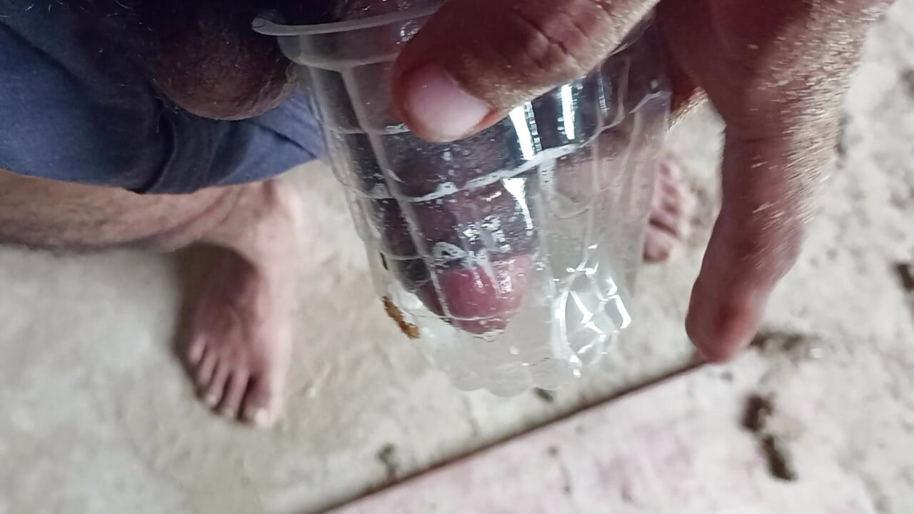 Igraj se sa seksualnom igračkom da se mastrubiraš do velikog kurca da svršiš