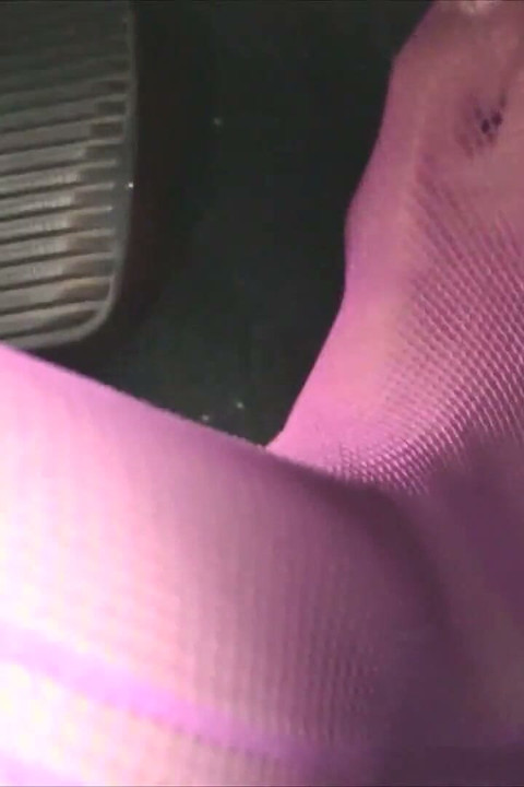 Pembe file çoraplarımla şehvetli pedal pompalıyor