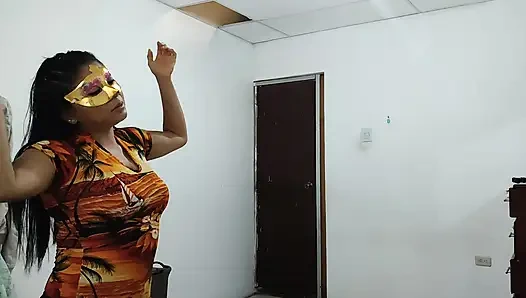 PERVERSE UNTREUE!! STIEFMUTTER LÄSST STIEFSOHN SICH SCHULDIG FÜHLEN, IHN ZU FICKEN, WÄHREND IHR EHEMANN WEG IST