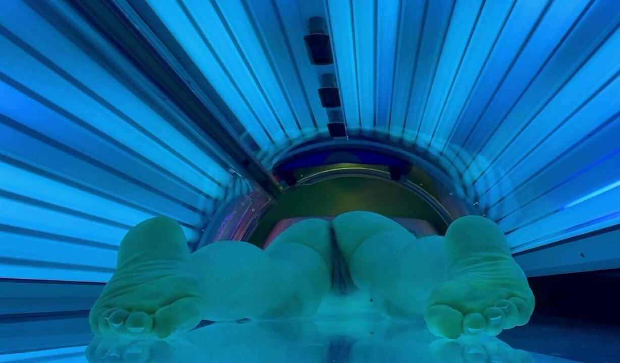 Voyeur Exhibitionist tanning Wife Milf Veronica Beach Close-Up