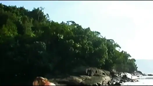 Brunette seksi panas menunggangi kontol padat yang bagus di luar ruangan