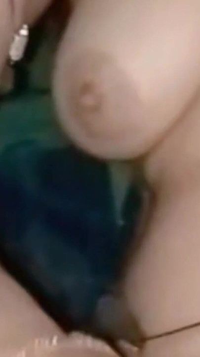 Desi kuuma äitipuoli ratsastaa poikapuolen ystävän hindi-äänen päällä | Klippi 2