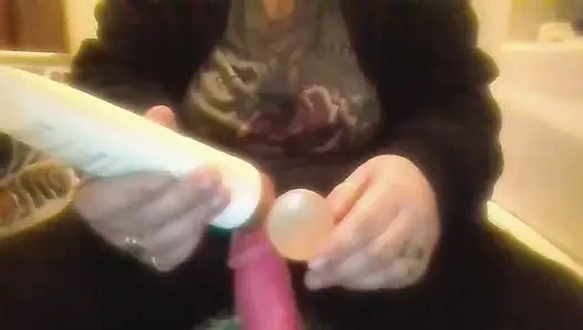 Sexy Hot Wet Pussy Vibing