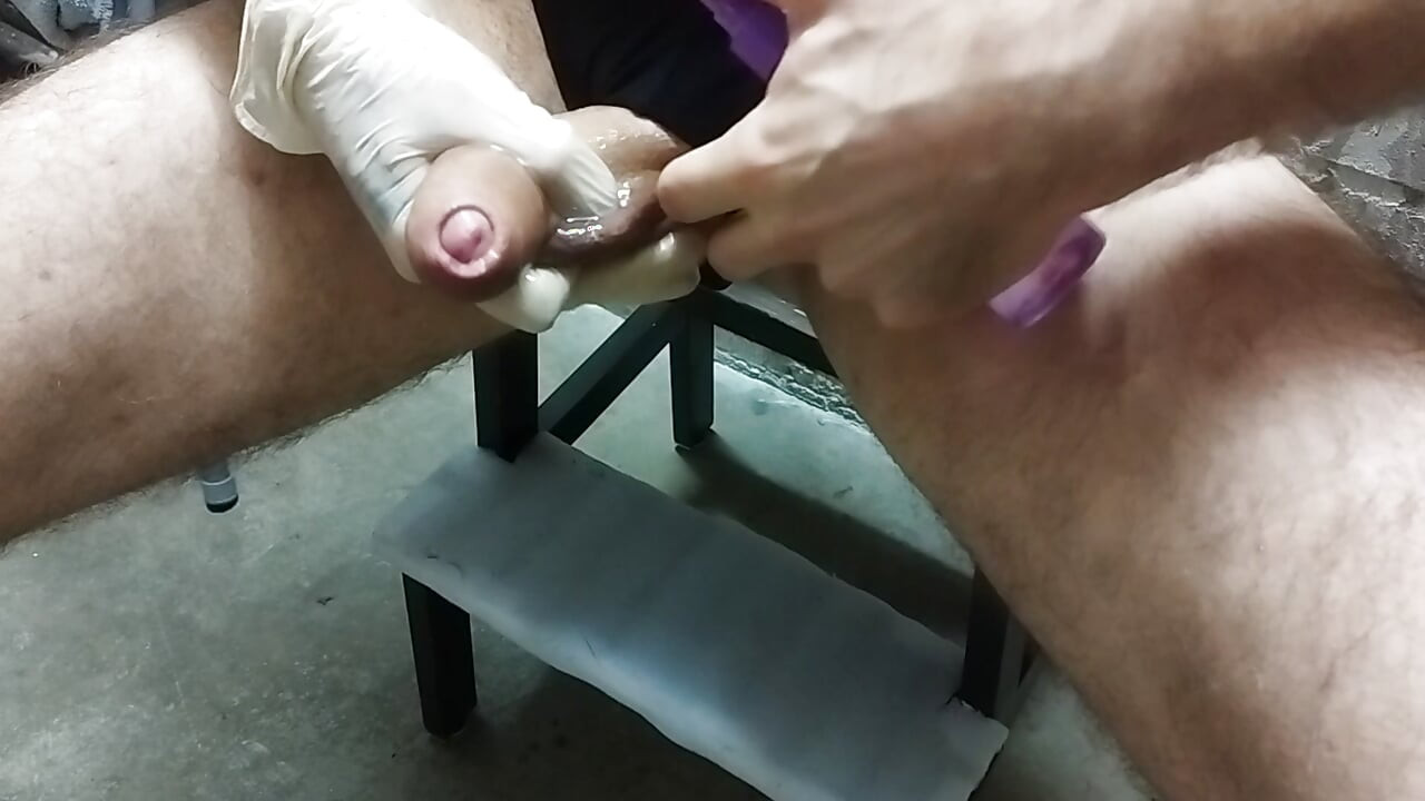 Mengewokkan kontol berminyak dengan indah