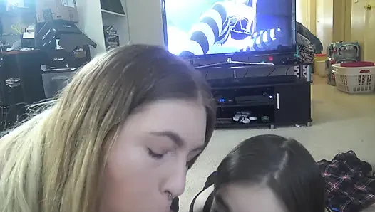 POV-doppel-blowjob und hentai