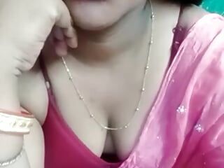 Une bhabhi indienne sexy chante