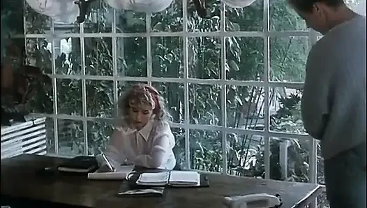 Azgın orta yaşlı seksi kadın sert sikiliyor