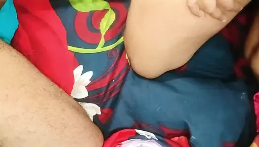 Bakire göt sikişi ilk kez - Hintli yenge net Hintçe ses domaltarak sert anal seks yapıyor