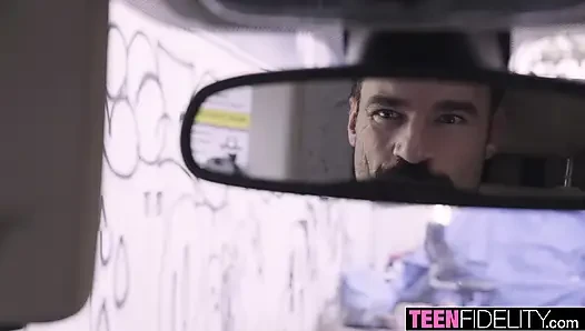 Teenfidelity, memeknya dihabisin atau diajak sama sadie blake